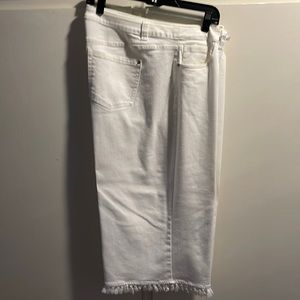 Excellent condition white wide leg Capri pants